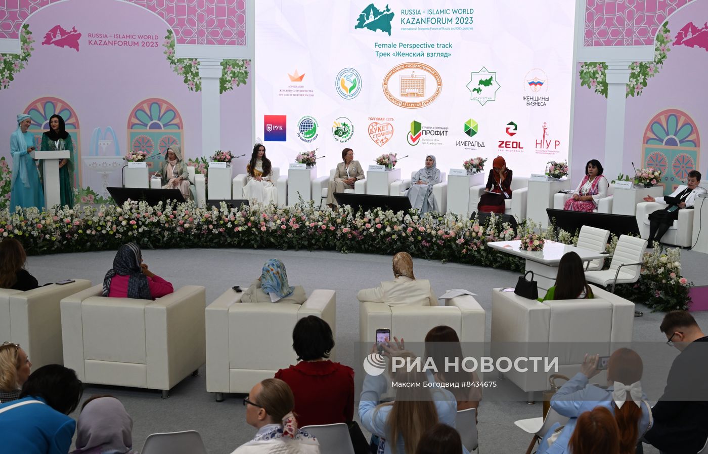 Торжественная церемония открытия трека "Женский взгляд"