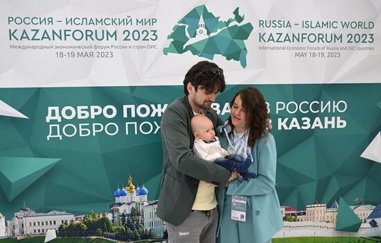 Гости XIV Международного экономического форума "Россия - Исламский мир: KazanForum". Фото могут быть использованы при наличии обязательной ссылки на источник. Место: Россия, Республика Татарстан, Казань. Автор: Илья Питалев/АНО "Дирекция спортивных и социальных проектов". KAZANFORUM 2023. Работа форума