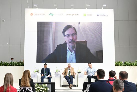 KAZANFORUM 2023. Панельная дискуссия "Искусственный интеллект - зрелость бизнеса: реальные кейсы"