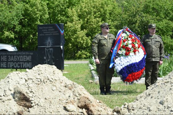 Перезахоронение останков погибших бойцов в ЛНР