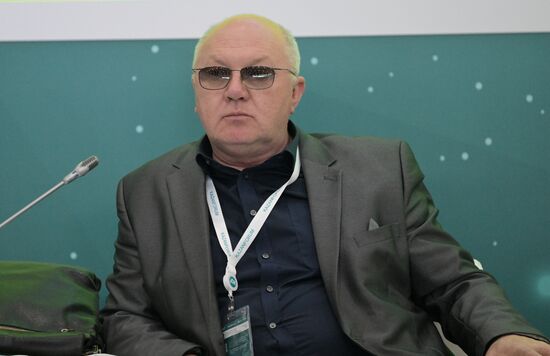 Председатель Союза кинематографистов Республики Беларусь Виктор Васильев на сессии "Кинопроизводство как драйвер экономического развития региона " в рамках XIV Международного экономического форума "Россия - Исламский мир: KazanForum". Фото могут быть использованы на условиях, указанных в разделе медиабанка, посвященном Форуму. Место: Россия, Республика Татарстан, Казань. Автор: Александр Кряжев/АНО "Дирекция спортивных и социальных проектов". KAZANFORUM 2023. Кинопроизводство как драйвер экономического развития региона