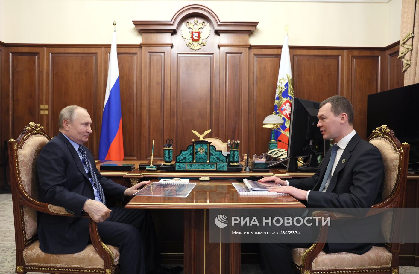 Президент РФ В. Путин встретился с губернатором Хабаровского края М. Дегтяревым