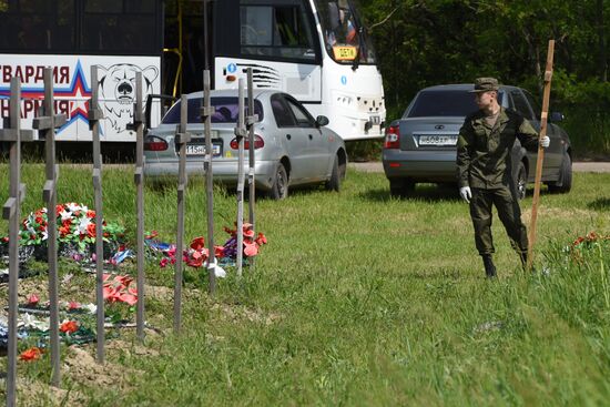 Перезахоронение останков погибших бойцов в ЛНР