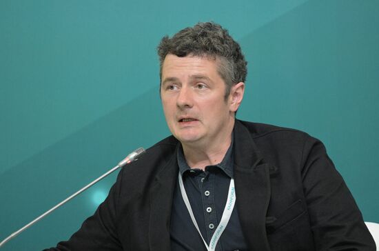 Журналист и продюсер, член Гильдии киноведов и кинокритиков Союза кинематографистов России, академик Национальной академии кинематографических искусств и наук Иван Кудрявцев на сессии "Кинопроизводство как драйвер экономического развития региона " в рамках XIV Международного экономического форума "Россия - Исламский мир: KazanForum". Фото могут быть использованы на условиях, указанных в разделе медиабанка, посвященном Форуму. Место: Россия, Республика Татарстан, Казань. Автор: Александр Кряжев/АНО "Дирекция спортивных и социальных проектов". KAZANFORUM 2023. Кинопроизводство как драйвер экономического развития региона