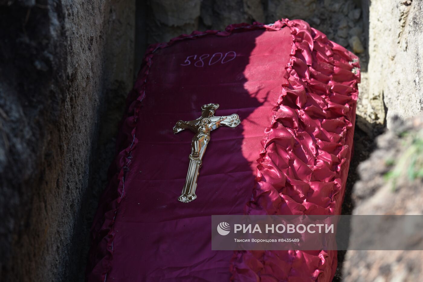 Перезахоронение останков погибших бойцов в ЛНР