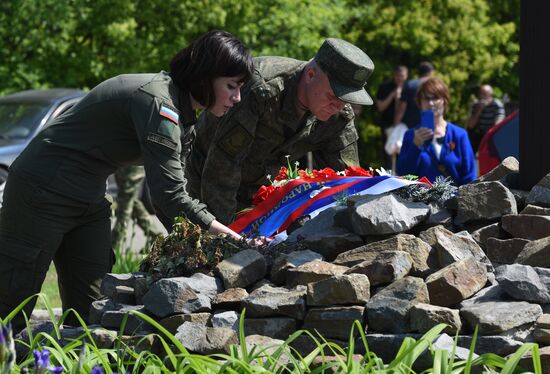Перезахоронение останков погибших бойцов в ЛНР