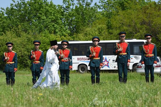 Перезахоронение останков погибших бойцов в ЛНР