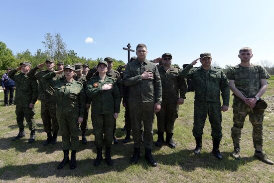 Перезахоронение останков погибших бойцов в ЛНР