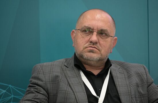 Директор по стратегическим и международным проектам ООО "Код Безопасности" Олег Кравчук на сессии "Технологии кибербезопасности : экспорт решений для критической информационной инфраструктуры " в рамках XIV Международного экономического форума "Россия - Исламский мир: KazanForum". Фото могут быть использованы при наличии обязательной ссылки на источник. Место: Россия, Республика Татарстан, Казань. Автор: Владимир Астапкович/АНО "Дирекция спортивных и социальных проектов". KAZANFORUM 2023. Технологии кибербезопасности : экспорт решений для критической информационной инфраструктуры