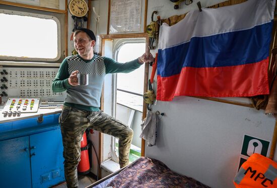 Промышленная ловля рыбы у берегов Курильских островов