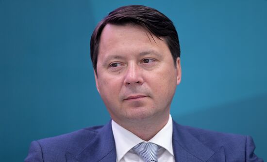 Первый заместитель генерального директора Туризм.РФ Денис Секачёв на сессии "Презентация инвестиционных возможностей регионов России для партнеров из стран ОИС" в рамках XIV Международного экономического форума "Россия - Исламский мир: KazanForum". Фото могут быть использованы при наличии обязательной ссылки на источник. Место: Россия, Республика Татарстан, Казань. Автор: Павел Лисицын/АНО "Дирекция спортивных и социальных проектов". KAZANFORUM 2023. Презентация инвестиционных возможностей регионов России для партнеров из стрна ОИС