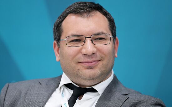 Министр экономического развития Астраханской области Мансур Гаджиев на сессии "Презентация инвестиционных возможностей регионов России для партнеров из стран ОИС" в рамках XIV Международного экономического форума "Россия - Исламский мир: KazanForum". Фото могут быть использованы при наличии обязательной ссылки на источник. Место: Россия, Республика Татарстан, Казань. Автор: Павел Лисицын/АНО "Дирекция спортивных и социальных проектов". KAZANFORUM 2023. Презентация инвестиционных возможностей регионов России для партнеров из стрна ОИС