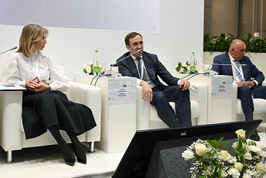 KAZANFORUM 2023. Электронная промышленность в условиях глобальных вызовов: перспективы и пути сотрудничества в странах ОИС