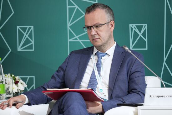 Начальник отдела гидродинамики ФГУП "КГНЦ" Вячеслав Магаровский на сессии "Россия - Исламский мир: сотрудничество в области судостроения" в рамках XIV Международного экономического форума "Россия - Исламский мир: KazanForum". Фото могут быть использованы на условиях, указанных в разделе медиабанка, посвященном Форуму. Место: Россия, Республика Татарстан, Казань. Автор: Алексей Даничев/АНО "Дирекция спортивных и социальных проектов". KAZANFORUM 2023. Россия - Исламский мир: сотрудничество в области судостроения