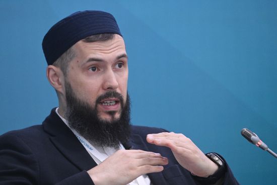 Учёный-секретарь Совета улемов Духовного управления мусульман Республики Татарстан Рустем хазрат Нургалеев на сессии "Финансовые технологии в исламских финансах , тренды и особенности" в рамках XIV Международного экономического форума "Россия - Исламский мир: KazanForum". Фото могут быть использованы на условиях, указанных в разделе медиабанка, посвященном Форуму. Место: Россия, Республика Татарстан, Казань. Автор: Кирилл Каллиников/АНО "Дирекция спортивных и социальных проектов". KAZANFORUM 2023. Финансовые технологии в исламских финансах, тренды и особенности
