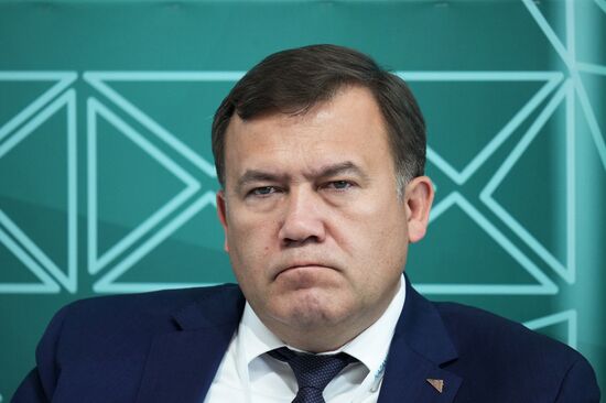 Генеральный директор судостроительной корпорации "Ак Барс" Ренат Мистахов на сессии "Россия - Исламский мир: сотрудничество в области судостроения" в рамках XIV Международного экономического форума "Россия - Исламский мир: KazanForum". Фото могут быть использованы на условиях, указанных в разделе медиабанка, посвященном Форуму. Место: Россия, Республика Татарстан, Казань. Автор: Алексей Даничев/АНО "Дирекция спортивных и социальных проектов". KAZANFORUM 2023. Россия - Исламский мир: сотрудничество в области судостроения