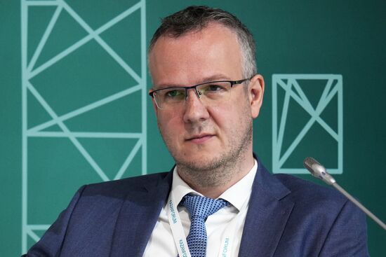 Начальник отдела гидродинамики ФГУП "КГНЦ" Вячеслав Магаровский на сессии "Россия - Исламский мир: сотрудничество в области судостроения" в рамках XIV Международного экономического форума "Россия - Исламский мир: KazanForum". Фото могут быть использованы на условиях, указанных в разделе медиабанка, посвященном Форуму. Место: Россия, Республика Татарстан, Казань. Автор: Алексей Даничев/АНО "Дирекция спортивных и социальных проектов". KAZANFORUM 2023. Россия - Исламский мир: сотрудничество в области судостроения