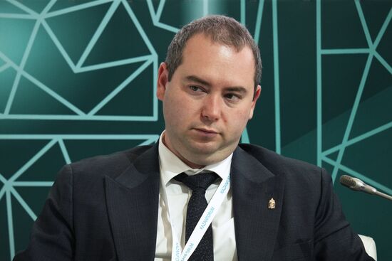 Министр промышленности, торговли и энергетики Астраханской области Илья Волынский на сессии "Россия - Исламский мир: сотрудничество в области судостроения" в рамках XIV Международного экономического форума "Россия - Исламский мир: KazanForum". Фото могут быть использованы на условиях, указанных в разделе медиабанка, посвященном Форуму. Место: Россия, Республика Татарстан, Казань. Автор: Алексей Даничев/АНО "Дирекция спортивных и социальных проектов". KAZANFORUM 2023. Россия - Исламский мир: сотрудничество в области судостроения