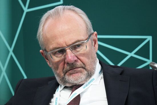 Генеральный директор Южного центра судостроения и судоремонта Анатолий Мишанов на сессии "Россия - Исламский мир: сотрудничество в области судостроения" в рамках XIV Международного экономического форума "Россия - Исламский мир: KazanForum". Фото могут быть использованы на условиях, указанных в разделе медиабанка, посвященном Форуму. Место: Россия, Республика Татарстан, Казань. Автор: Алексей Даничев/АНО "Дирекция спортивных и социальных проектов". KAZANFORUM 2023. Россия - Исламский мир: сотрудничество в области судостроения