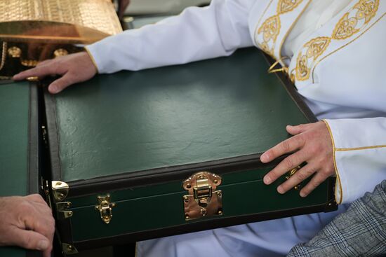 KAZANFORUM 2023. Торжественная встреча реликвий Пророка Мухаммада в аэропорту Казани