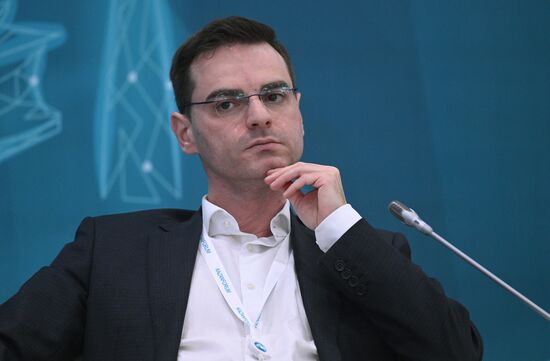 Генеральный директор ООО "ЛАЙТХАУС" Денис Иорданиди на сессии "Развитие рынка цифровых финансовых активов" в рамках XIV Международного экономического форума "Россия - Исламский мир: KazanForum". Фото могут быть использованы на условиях, указанных в разделе медиабанка, посвященном Форуму.
Место: Россия, Республика Татарстан, Казань. Автор: Кирилл Каллиников/АНО "Дирекция спортивных и социальных проектов". KAZANFORUM 2023. Развитие рынка цифровых финансовых активов