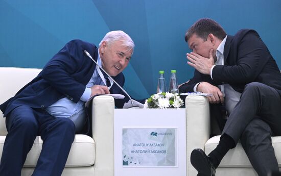 Слева направо: председатель Комитета Государственной Думы по финансовому рынку Анатолий Аксаков и заместитель председателя Совета Федерации Николай Журавлёв на сессии "Развитие рынка цифровых финансовых активов" в рамках XIV Международного экономического форума "Россия - Исламский мир: KazanForum". Фото могут быть использованы на условиях, указанных в разделе медиабанка, посвященном Форуму.
Место: Россия, Республика Татарстан, Казань. Автор: Кирилл Каллиников/АНО "Дирекция спортивных и социальных проектов". KAZANFORUM 2023. Развитие рынка цифровых финансовых активов