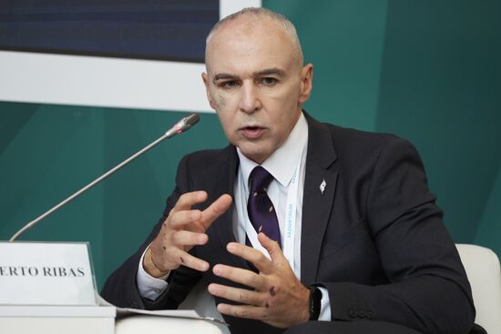 Руководитель турнира "Игры Будущего" Игорь Столяров на сессии "Международное сотрудничество в рамках развития фиджитал-спорта в странах ОИС" в рамках XIV Международного экономического форума "Россия - Исламский мир: KazanForum". Фото могут быть использованы на условиях, указанных в разделе медиабанка, посвященном Форуму. Место: Россия, Республика Татарстан, Казань. Автор: Алексей Даничев/АНО "Дирекция спортивных и социальных проектов". KAZANFORUM 2023. Международное сотрудничество в рамках развития фиджитал-спорта в странах ОИС