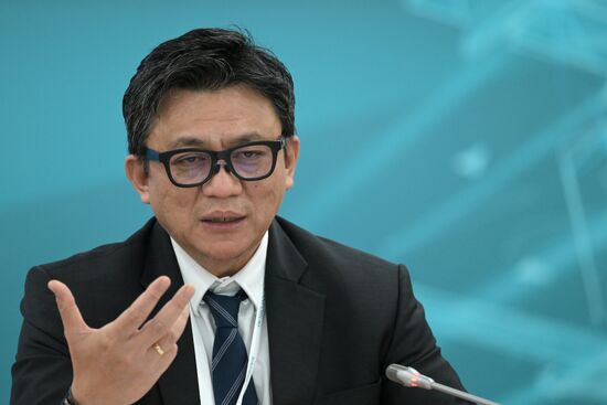 Заместитель посла Республики Индонезия в РФ Берлиан Хелми на сессии "Россия - Индонезия" в рамках XIV Международного экономического форума "Россия - Исламский мир: KazanForum". Фото могут быть использованы на условиях, указанных в разделе медиабанка, посвященном Форуму. Место: Россия, Республика Татарстан, Казань. Автор: Евгений Биятов/АНО "Дирекция спортивных и социальных проектов". KAZANFORUM 2023. Россия - Индонезия