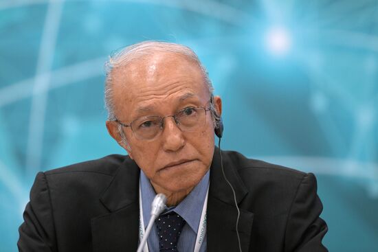 Председатель Консультативного совета при правительстве провинции Аче Республики Индонезии Малик Махмуд Аль-Хайтар на сессии "Россия - Индонезия" в рамках XIV Международного экономического форума "Россия - Исламский мир: KazanForum". Фото могут быть использованы на условиях, указанных в разделе медиабанка, посвященном Форуму. Место: Россия, Республика Татарстан, Казань. Автор: Евгений Биятов/АНО "Дирекция спортивных и социальных проектов". KAZANFORUM 2023. Россия - Индонезия