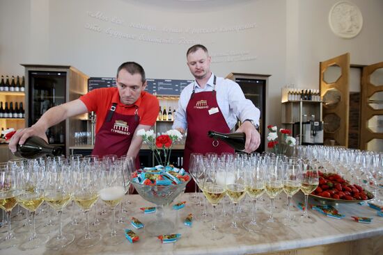 Открытие дегустационного центра российского виноделия "Главвино"