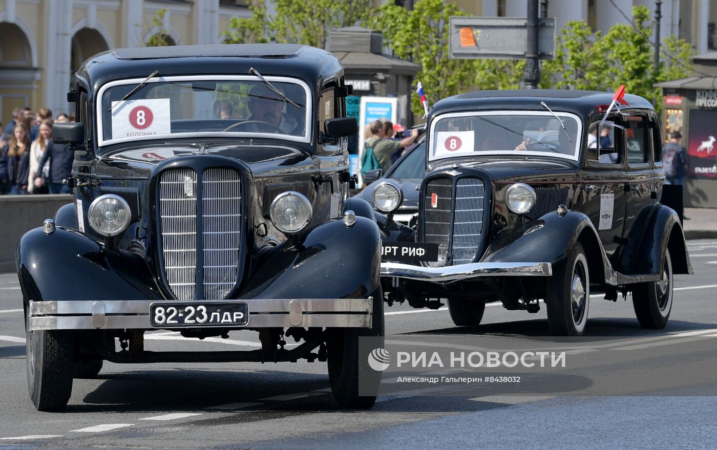 Парад ретро-транспорта в Санкт Петербурге