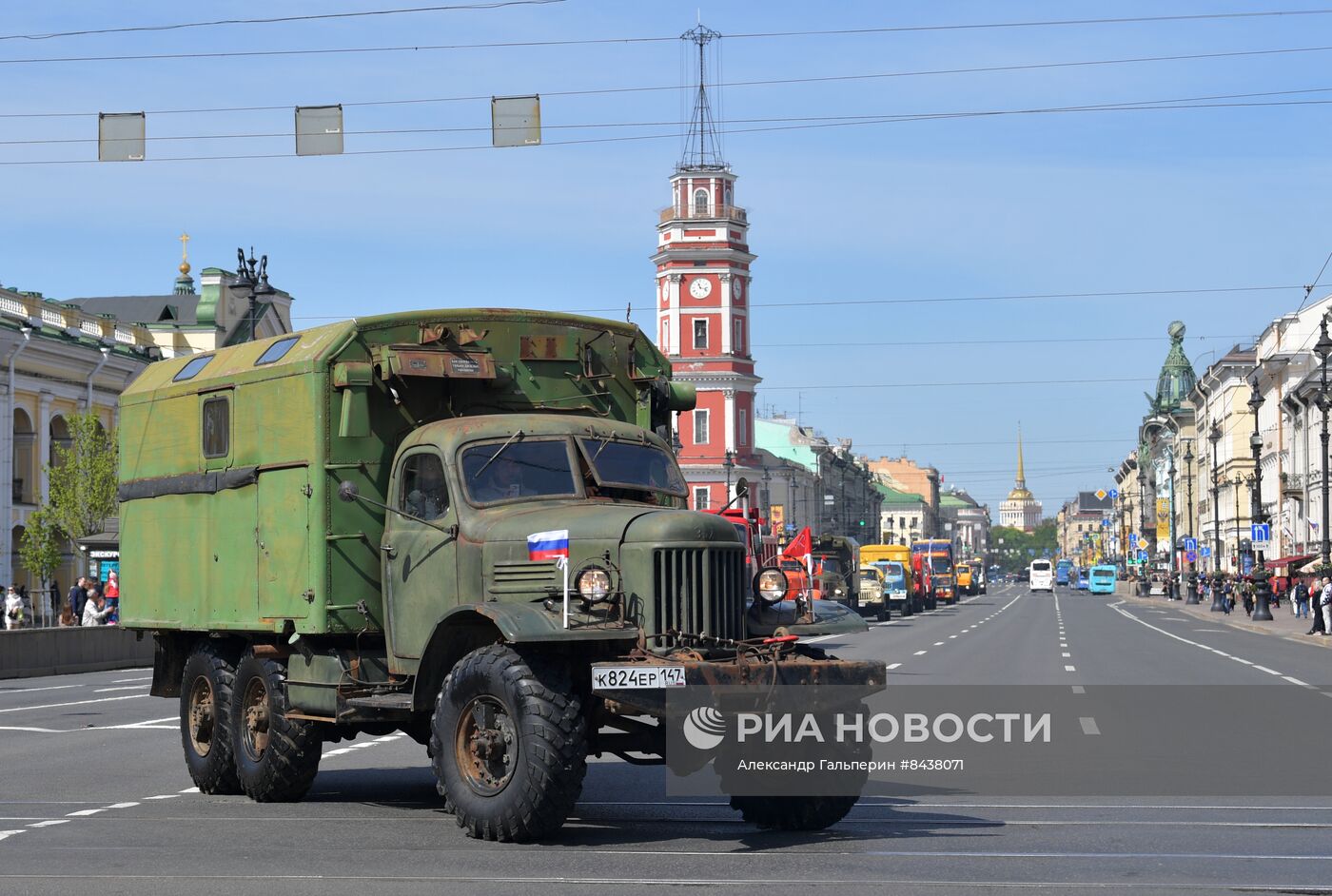 Парад ретро-транспорта в Санкт Петербурге