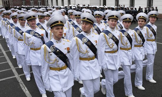 Празднование последнего звонка в регионах России