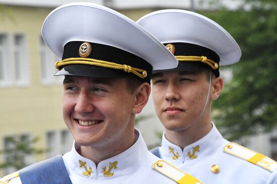 Празднование последнего звонка в регионах России