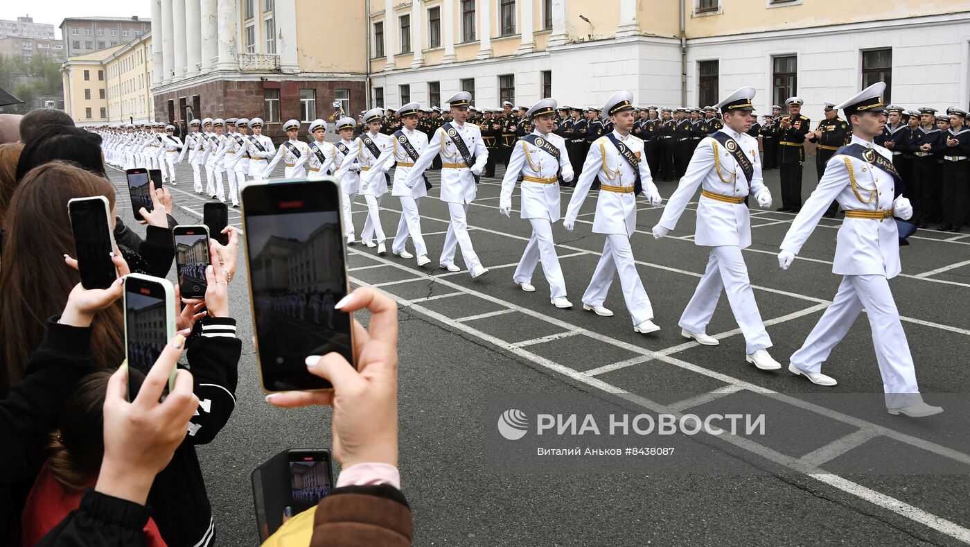 Празднование последнего звонка в регионах России