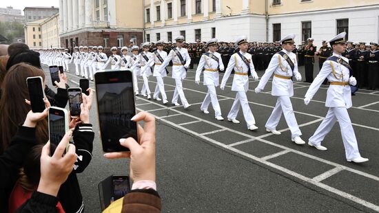 Празднование последнего звонка в регионах России