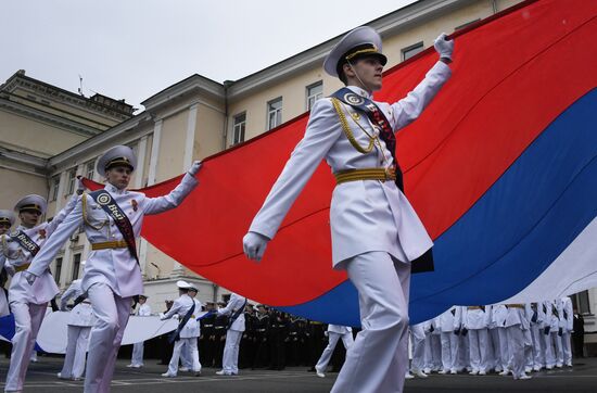 Празднование последнего звонка в регионах России