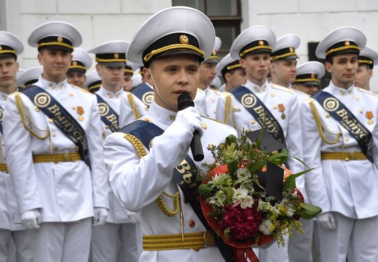 Празднование последнего звонка в регионах России