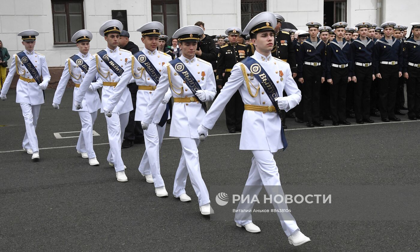 Празднование последнего звонка в регионах России