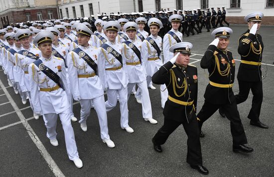 Празднование последнего звонка в регионах России