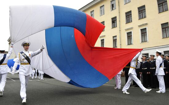 Празднование последнего звонка в регионах России