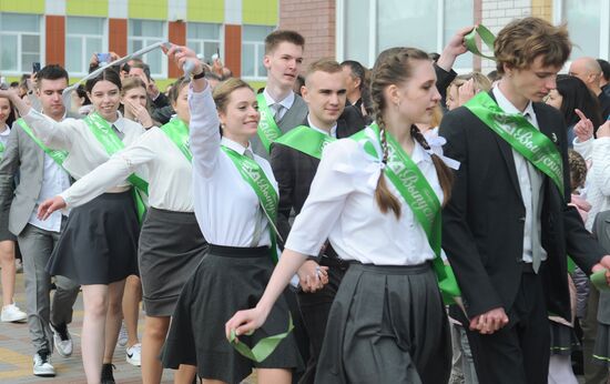 Празднование последнего звонка в регионах России