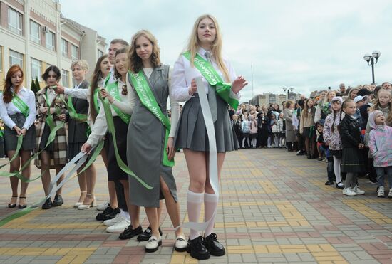 Празднование последнего звонка в регионах России