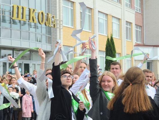 Празднование последнего звонка в регионах России