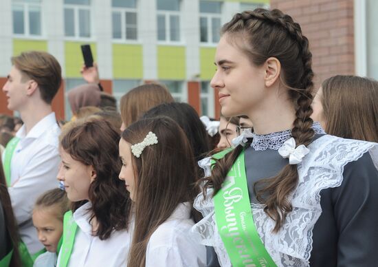 Празднование последнего звонка в регионах России