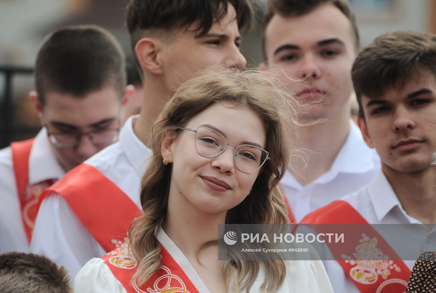 Празднование последнего звонка в регионах России