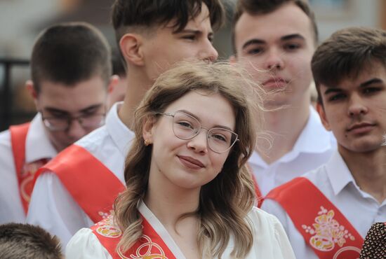 Празднование последнего звонка в регионах России