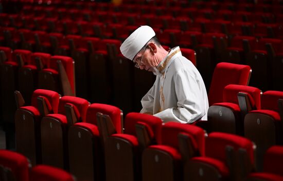 Участник на Всероссийском форуме татарских религиозных деятелей в Казани. Фото могут быть использованы на условиях, указанных в разделе медиабанка, посвященном Форуму. Место: Россия, Республика Татарстан, Казань. Автор: Максим Богодвид/АНО "Дирекция спортивных и социальных проектов". KAZANFORUM 2023. Всероссийский форум татарских религиозных деятелей