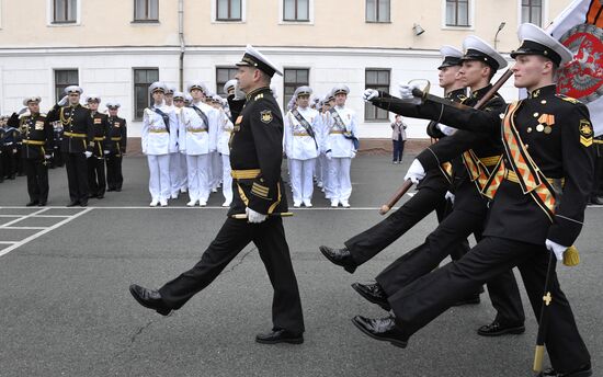 Празднование последнего звонка в регионах России