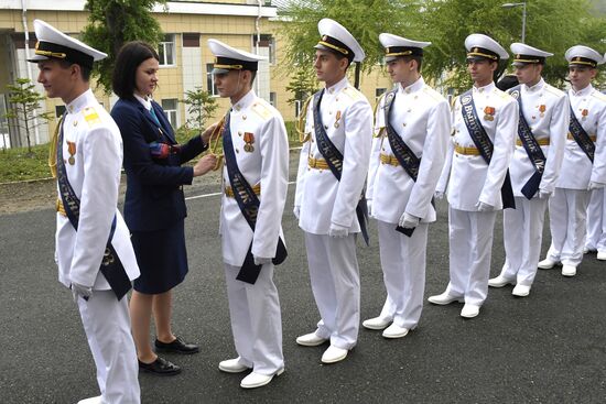 Празднование последнего звонка в регионах России